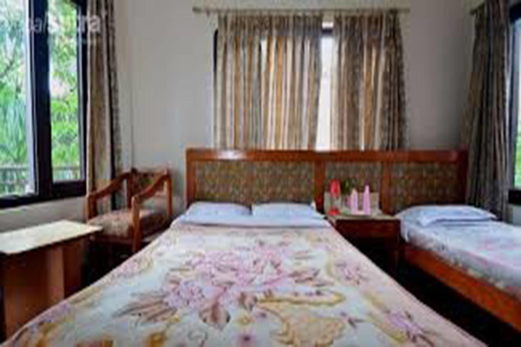 Chitwan Adventure Resort Sauraha Exterior foto