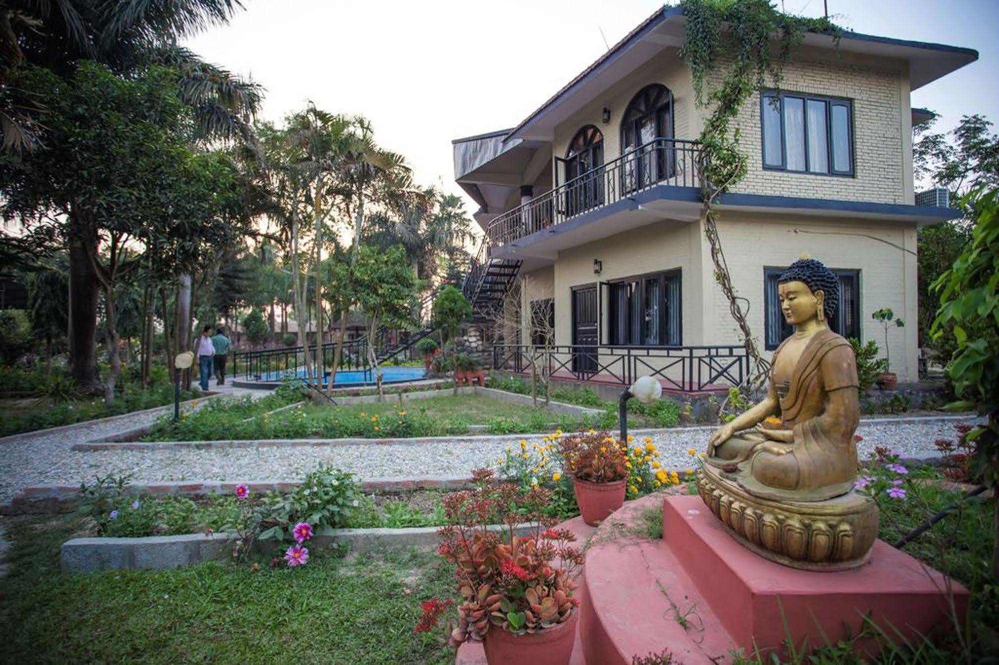 Chitwan Adventure Resort Sauraha Exterior foto