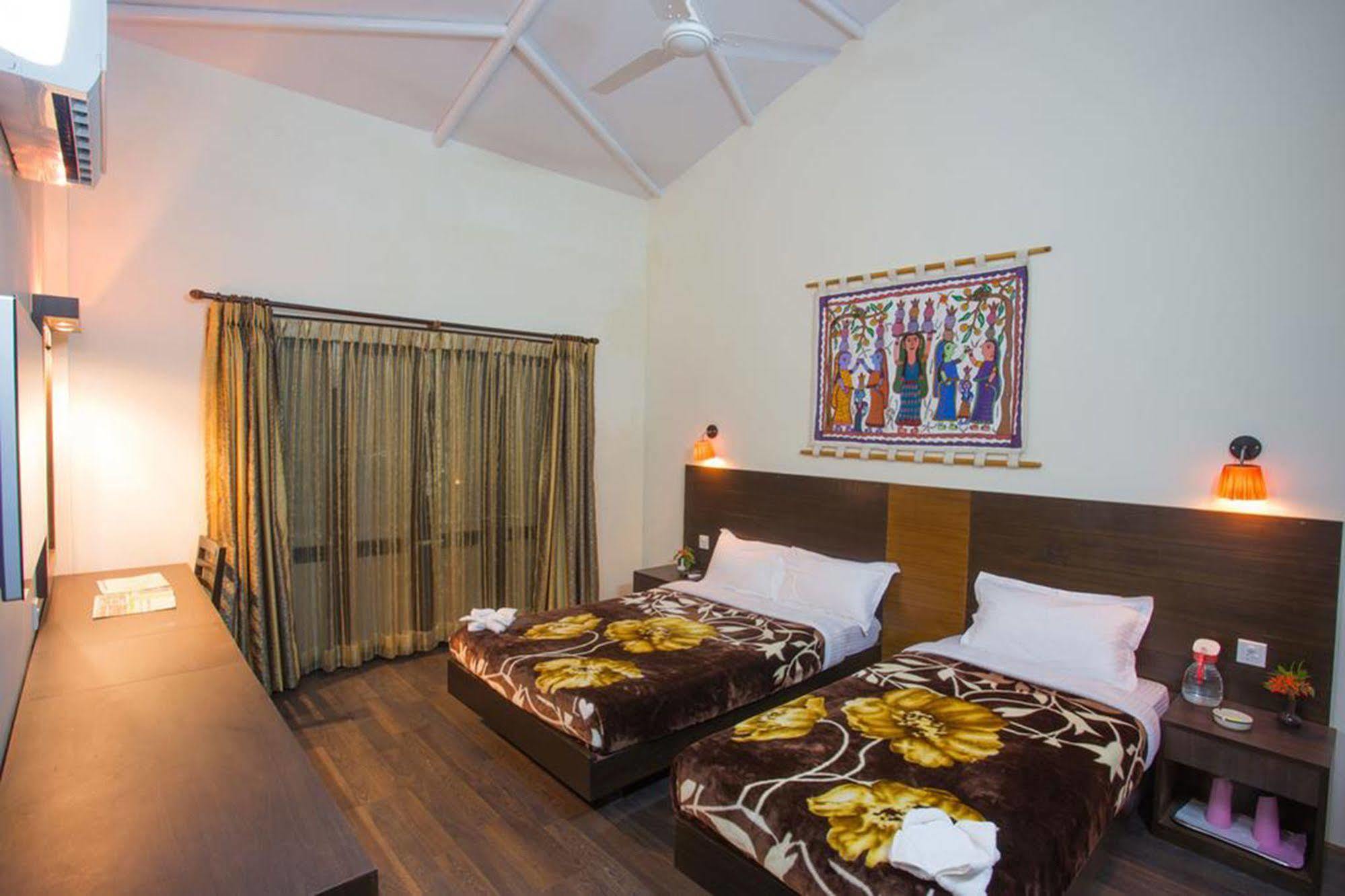 Chitwan Adventure Resort Sauraha Exterior foto