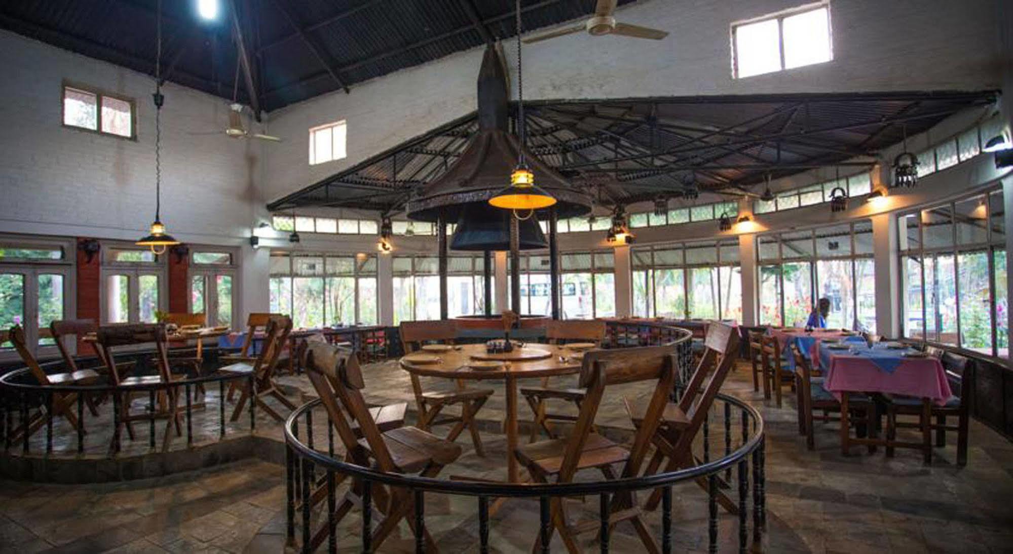 Chitwan Adventure Resort Sauraha Exterior foto